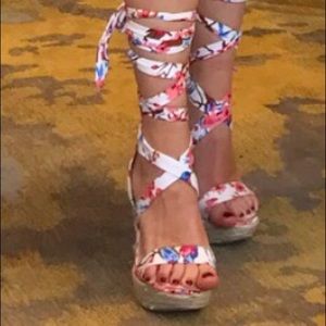 Wrap around wedges. great for summer size 8.5.